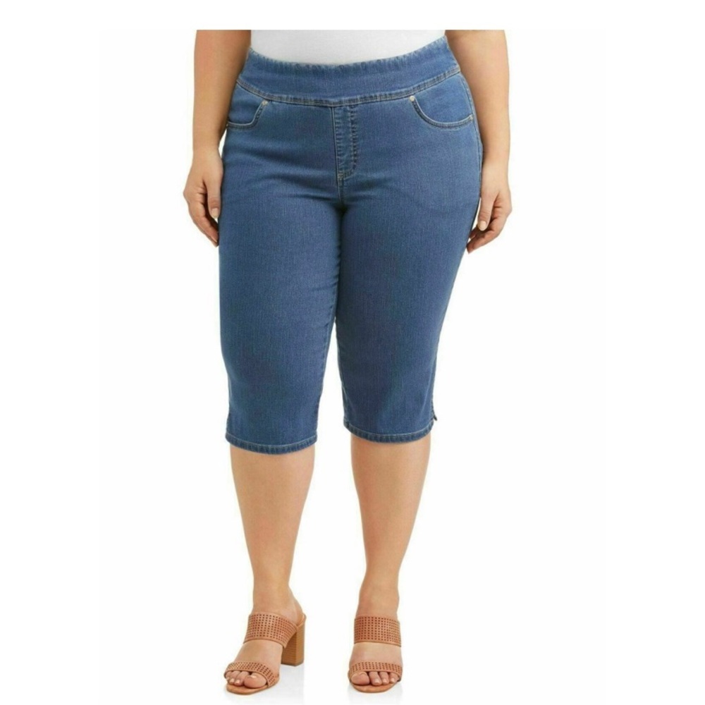 Level Eight WOMENS PLUS SIZE Elastic CAPRI JEANS.